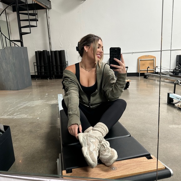 Meet your Posher, Caila - Picture 1 of 1